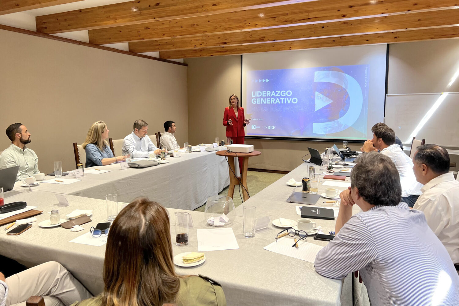 Keynote-liderazgo-generativo-Claudia-Marfin